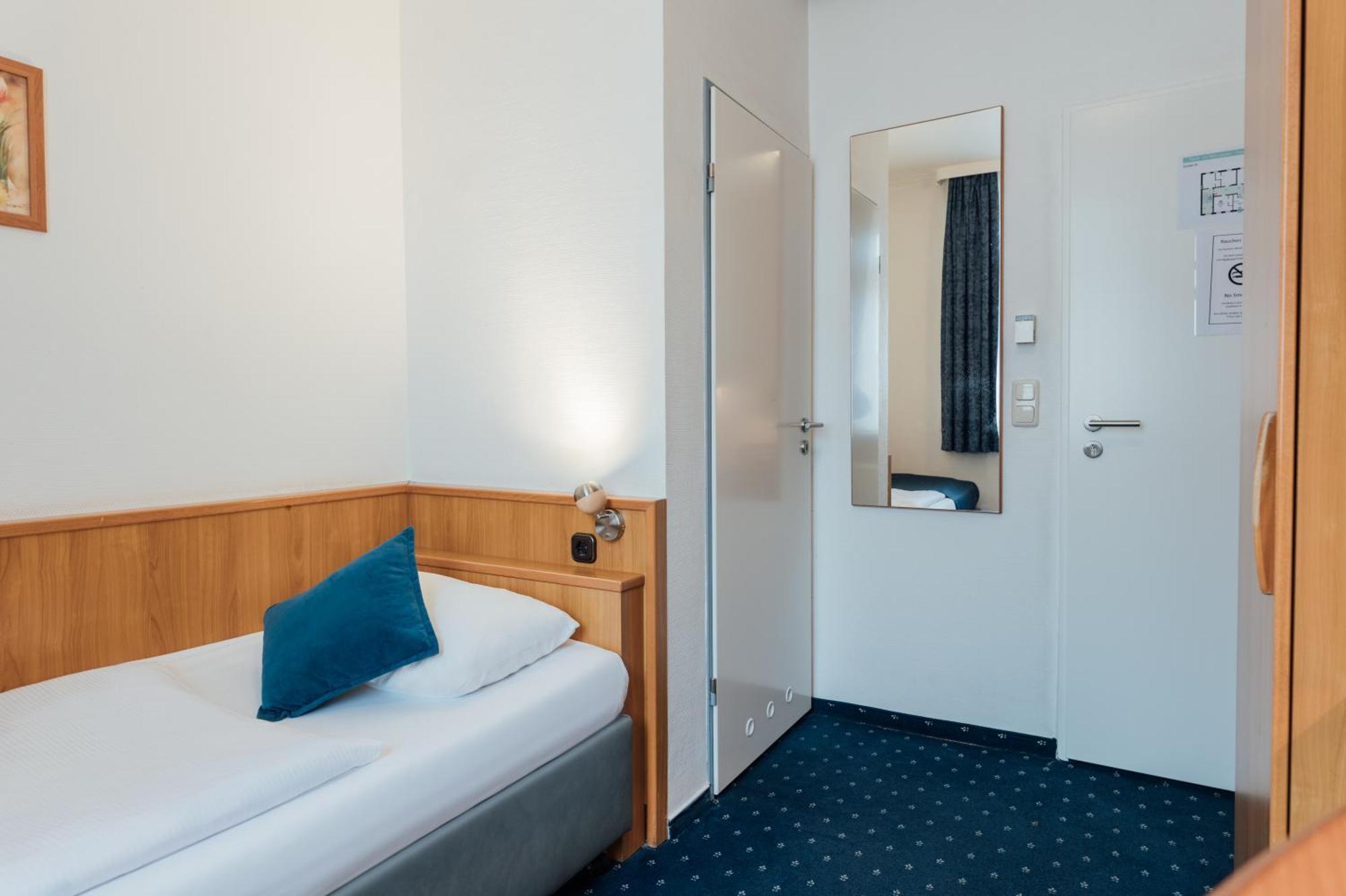 Hotel Commerz Hamburg Bagian luar foto